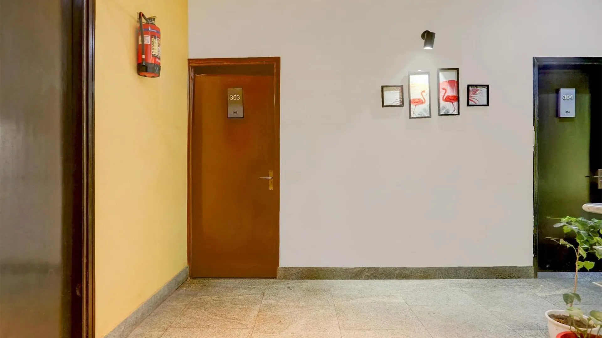 Super Townhouse Sushant Lok Phase 1 Formerly Hotel Neven Gurgáon
