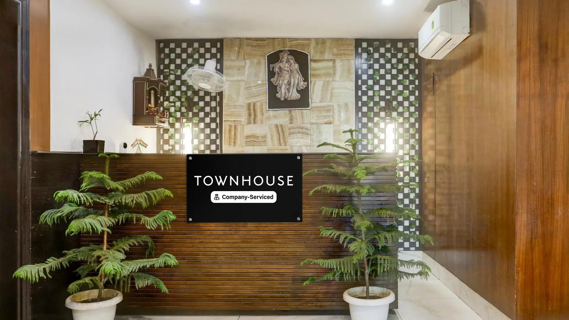 ***  Super Townhouse Sushant Lok Phase 1 Formerly Hotel Neven Gurgaon Indien