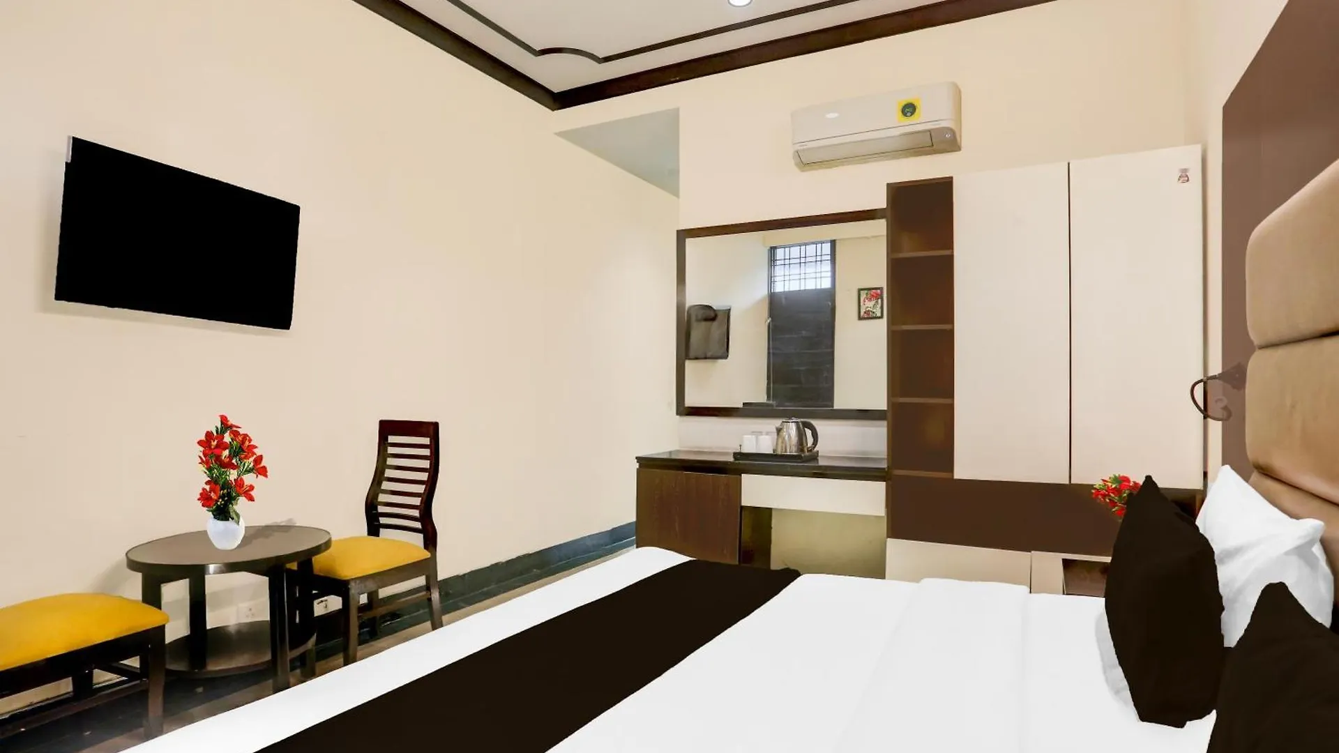 Super Townhouse Sushant Lok Phase 1 Formerly Hotel Neven Gurgaon