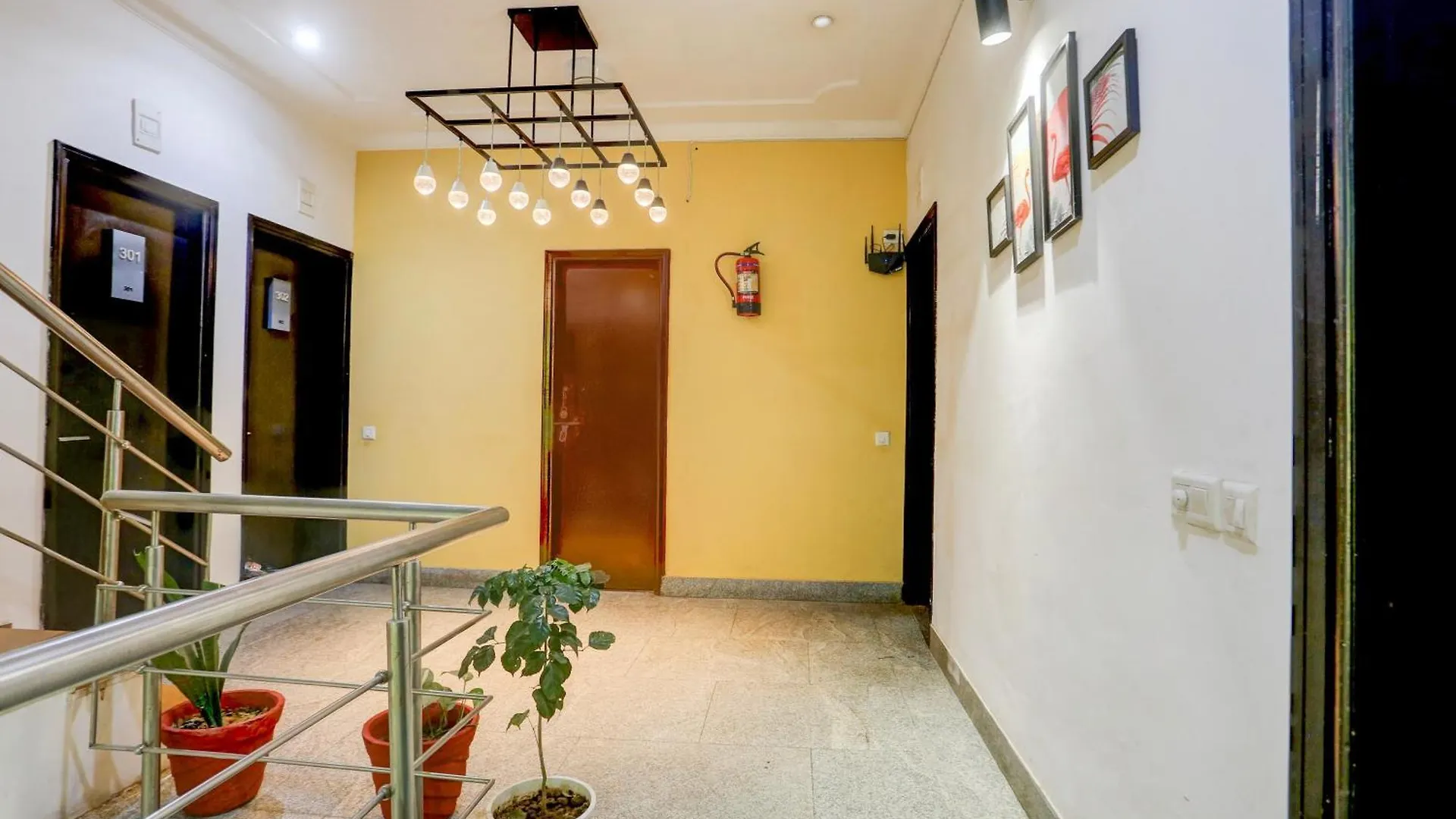 ***  Super Townhouse Sushant Lok Phase 1 Formerly Hotel Neven Gurgaon Indien
