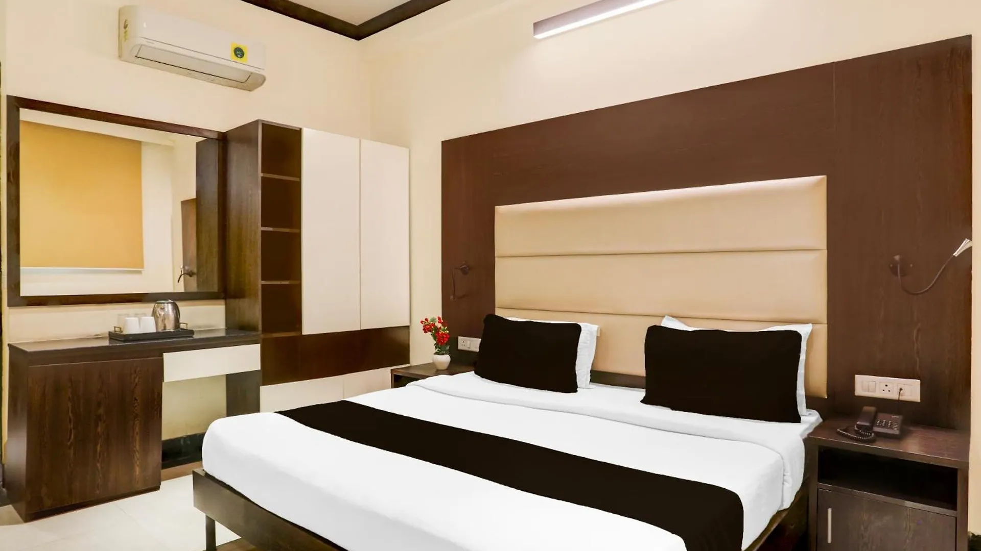 Super Townhouse Sushant Lok Phase 1 Formerly Hotel Neven Gurgaon